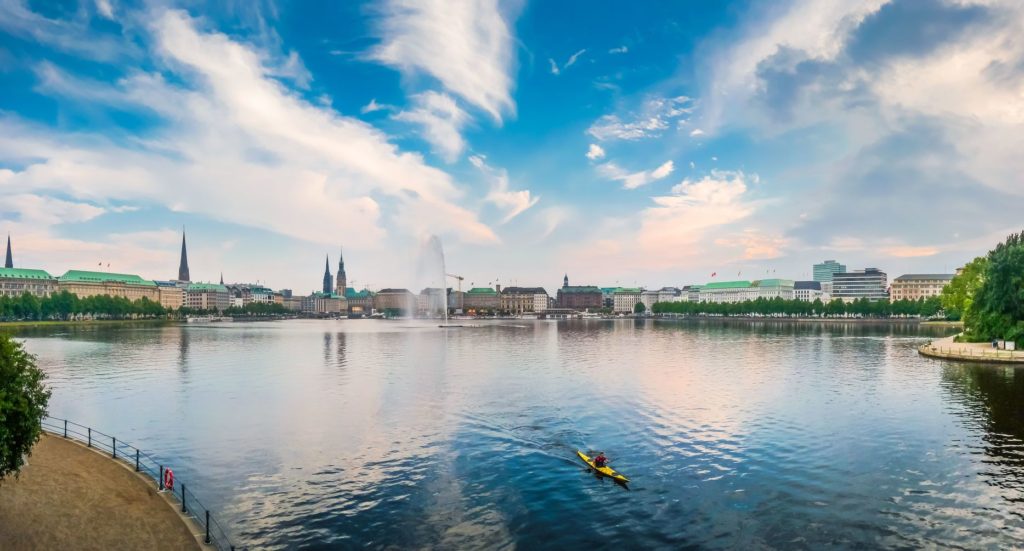 Panoramatický výhled na proslulé Binnenalster | jakobradlgruber/123RF.com