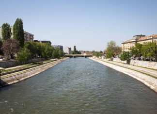 Srbsko (Niš) z Bratislavy na prodloužený prosincový víkend za 270 Kč Řeka Nišava ve městě Niš | dinozzaver/123RF.com