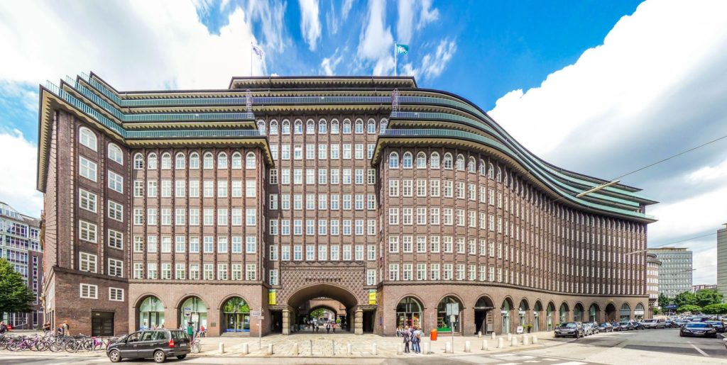 Slavný Chilehaus v Kontorhausviertel | jakobradlgruber/123RF.com