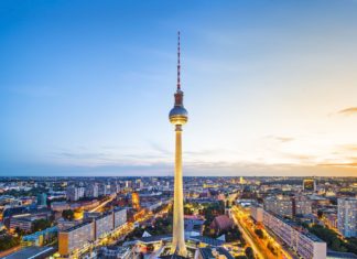 Zpáteční letenky z Bratislavy do Berlína za 19.98 euro Televizní věž v Berlíně | sepavo/123RF.com