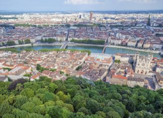 Co vidět a navštívit v Lyonu? Letecký pohled na Lyon | vwalakte/123RF.com