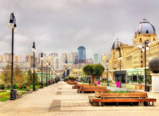 Ázerbájdžánské Baku – kam se vydat a co vidět? Panorama Baku v Ázerbájdžánu | elec/123RF.com