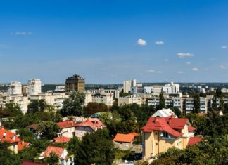 Kišiněv – kam se vydat a co zažít v moldavské metropoli? Letecký pohled na krajinu na Kišiněvu | ververidis/123RF.com