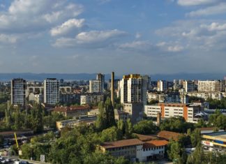 Kam v bulharské Sofii – zajímavá místa a památky Letecký pohled na Sofii v Bulharsku | intsys/123RF.com