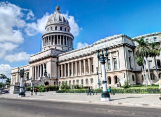 Zpáteční letenky z Vídně do Havany na Kubě za 11 990 Kč Capitolio Nacional v Havaně na Kubě | matthi/123RF.com