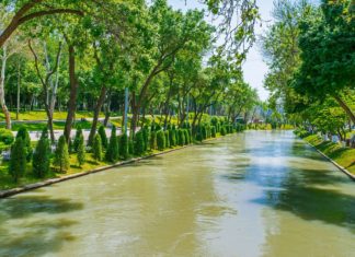 Zajímavá místa a památky v Taškentu Městská zahrada v Taškentu | efesenko84/123RF.com