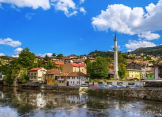 Zajímavá místa a památky v Sarajevu – kam se vydat a co vidět? Staré město Sarajevo v Bosně a Hercegovině | Violin/123RF.com