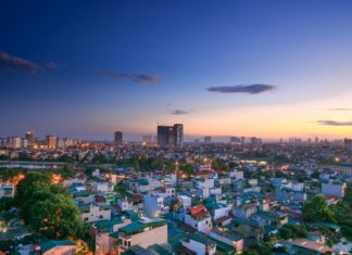 Kam se vydat a co vidět v Hanoji – zajímavá místa a památky Západ slunce v Hanoji ve Vietnamu | quangpraha/123RF.com