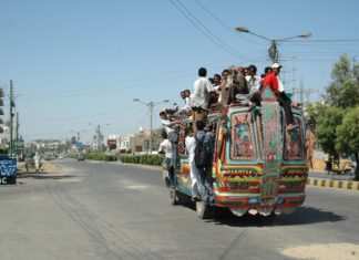 Pákistánské Karáčí – kam se vydat a jaká zajímavá místa a památky vidět? Doprava v pákistánském Karáčí | pakimages/123RF.com