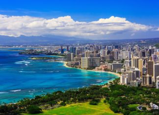 Honolulu na Havaji – kam se vydat a jaká zajímavá místa a památky vidět? Honolulu na Havaji a okolní krajina | sorincolac/123RF.com