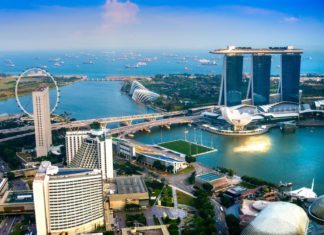 Kam se vydat v Singapuru – zajímavá místa a památky k vidění Panorama Singapuru při západu slunce | masterlu/123RF.com