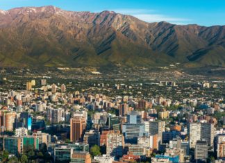 Santiago de Chile – kam se vydat a jaká zajímavá místa a památky vidět? Panoramatický výhled na Santiago de Chile | tifonimages/123RF.com
