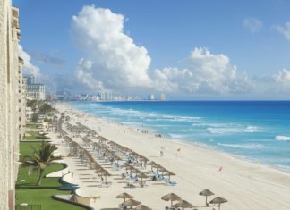 Cancún v Mexiku – zajímavá místa a památky aneb kam se vydat a co vidět? Pláž v mexickém Cancúnu | designsource09/123RF.com