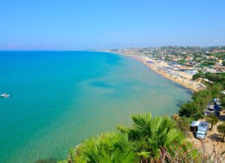 Kam na Sicílii – zajímavá místa a památky aneb co navštívit a vidět? Pobřeží ostrova Sicílie | kho/123RF.com