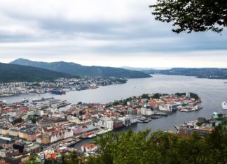 Bergen v Norsku – kam se vydat a jaká zajímavá místa a památky vidět? Pohled na město Bergen v Norsku | kotangens/123RF.com