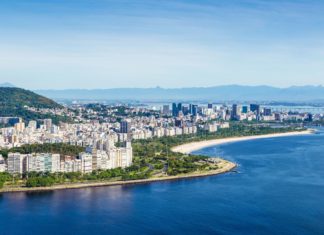 Zajímavosti Brazílie – památky a zajímavá místa k navštívení Brazilské pobřeží v Rio de Janeiru | filipefrazao/123RF.com