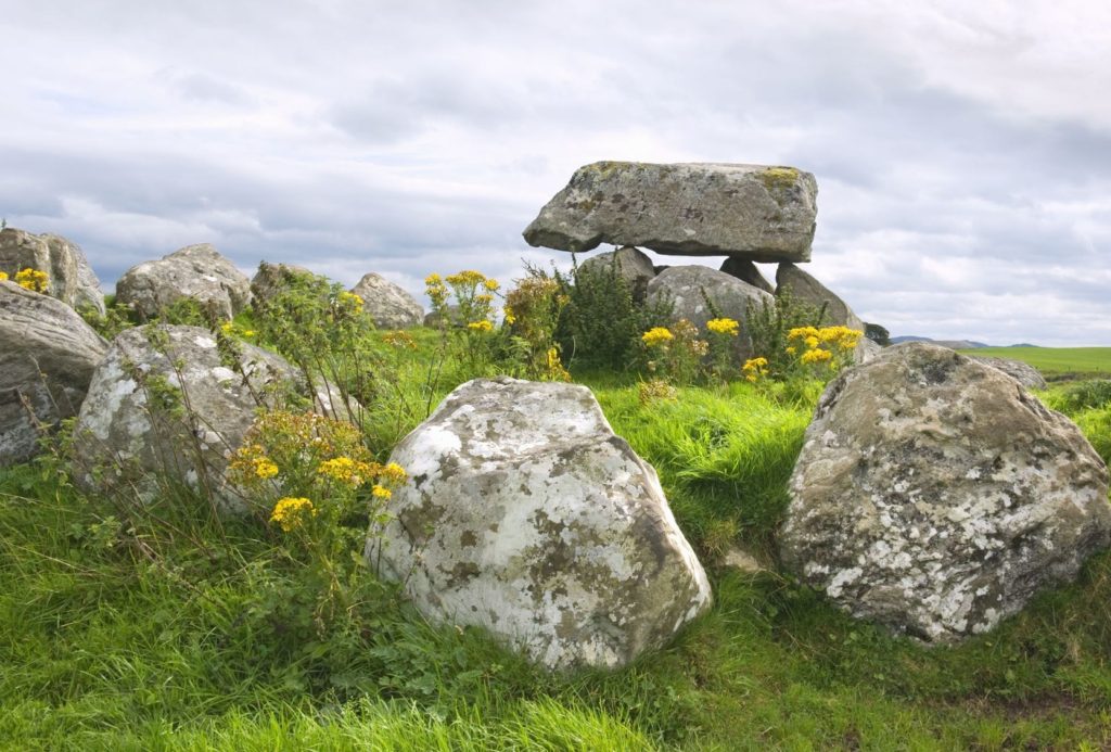 Carrowmore Megalithic Cemetery ve Sligo | jmci/123RF.com