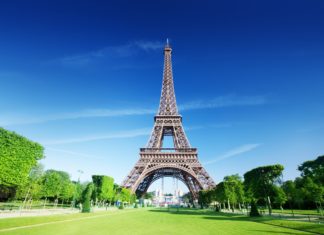 Zpáteční letenky do Paříže s ČSA za 1990 Kč Eiffelova věž v Paříži | iakov/123RF.com