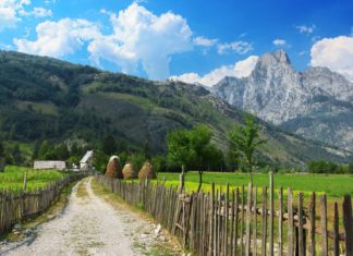 Zajímavosti Albánie – zajímavá místa a památky k vidění Horská krajina v Albánii | jahmaica/123RF.com