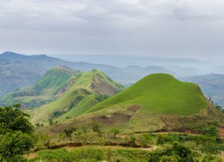 Zajímavosti v Kamerunu – zajímavá místa a památky k vidění Horská krajina v Kamerunu | wootan51/123RF.com