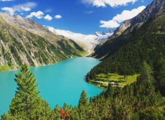 Zajímavosti Rakouska – památky a zajímavá místa k navštívení Horská krajina v Rakousku | mildax/123RF.com