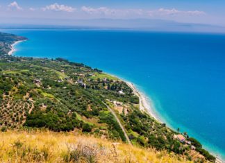 Kam v Kalábrii – zajímavá místa a památky k vidění Krajina na jihu Itálie v Kalábrii | annanahabed/123RF.com