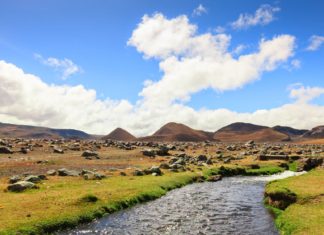 Zajímavosti v Ekvádoru – památky a zajímavá místa k navštívení Krajina v Ekvádoru | ammit/123RF.com