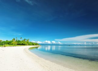 Zajímavosti na Filipínách – zajímavá místa a památky k vidění Krásná tropická pláž na Filipínách | haveseen/123RF.com