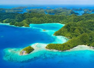 Zajímavosti na Palau – zajímavá místa a památky k vidění Krásný výhled na souostroví Palau | shalamov/123RF.com