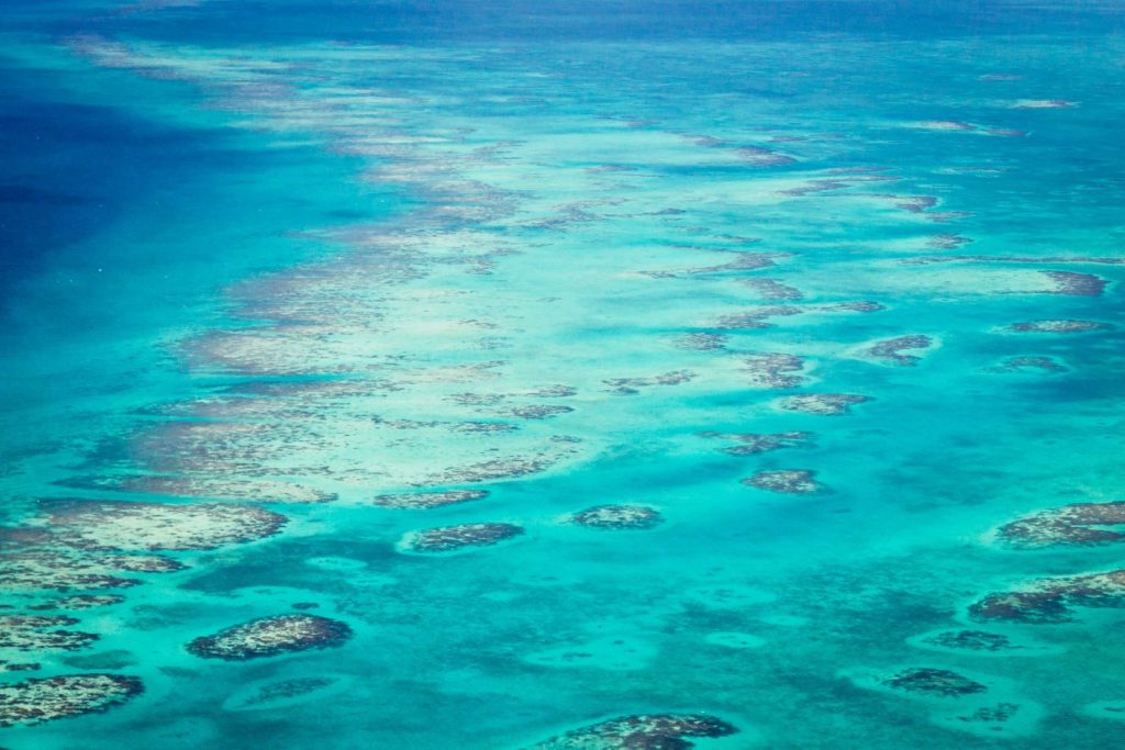 Letecký pohled na Belize Barrier Reef | wollertz/123RF.com