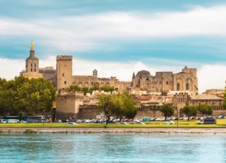 Avignon – zajímavá místa a památky k navštívení Město Avignon ve francouzské Provence | kasto/123RF.com