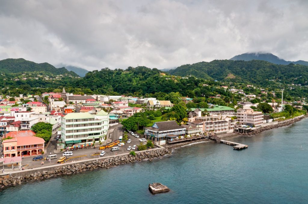 Město Roseau na ostrově Dominika | byvalet/123RF.com