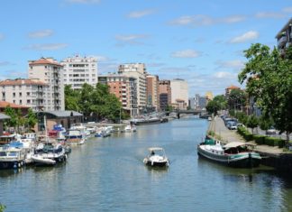 Kam v Toulouse – zajímavá místa a památky k navštívení Město Toulouse a řeka Garonna | olegmit1/123RF.com