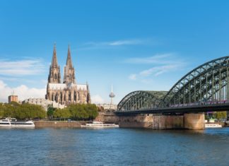 Kolín nad Rýnem – zajímavá místa a památky aneb kam se vydat a co vidět? Nádherný výhled na Kolín nad Rýnem | sergein/123RF.com