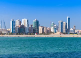 Zajímavosti v Bahrajnu – památky a zajímavá místa k navštívení Panorama bahrajnského hlavního města Manama | eugenesergeev/123RF.com