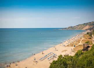 Zajímavosti Bulharska – památky a zajímavá místa k navštívení Panoramatický pohled na Zlaté pobřeží v Bulharsku | master2/123RF.com