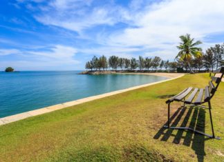 Zajímavosti v Bruneji – památky a zajímavá místa k navštívení Pobřeží v Bruneji | psstockfoto/123RF.com