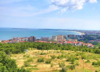 Kam v bulharském Burgasu – zajímavá místa a památky k navštívení Pohled na město Burgas v Bulharsku | realperson/123RF.com