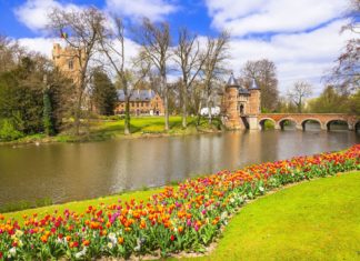 Zajímavosti Belgie – památky a zajímavá místa k navštívení Romantický zámek Groot-Bijgaarden v Belgii | freeartist/123RF.com