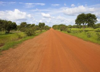 Zajímavosti Burkiny Faso – zajímavá místa a památky k vidění Silnice a okolní krajina v Burkina Faso | torsius/123RF.com