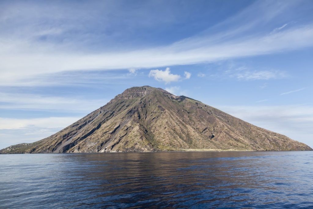 Italský ostrov Stromboli | grahammoore999/123RF.com