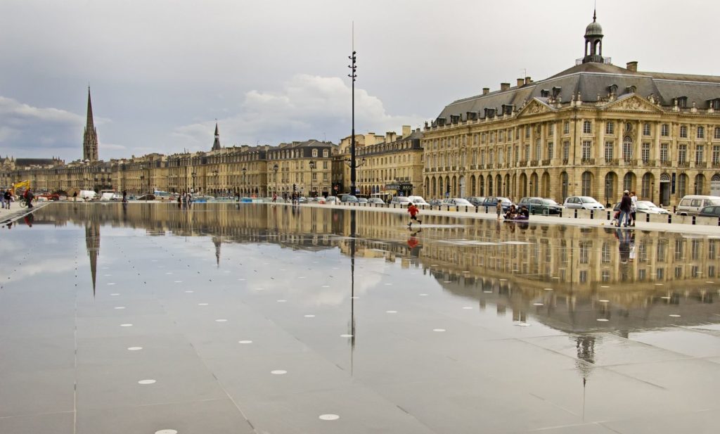 Náměstí Place de la Bourse v Bordeaux | urmoments/123RF.com