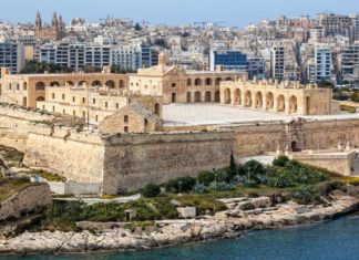 Zpáteční letenky z Prahy na Maltu za 2999 Kč Pevnost Manoel ve Vallettě | Maltaguy1/123RF.com