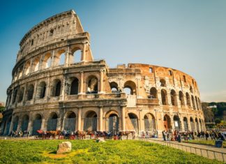 Akční zpáteční letenky z Prahy do Říma za 2190 Kč Koloseum v Římě | sborisov/123RF.com