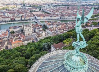 Levné letenky z Prahy do Lyonu za 2 190 Kč Pohled na Lyon z baziliky Notre Dame | vwalakte/123RF.com