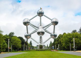 Levné zpáteční letenky do Bruselu za 2 090 Kč Atomium v Bruselu | bloodua/123RF.com